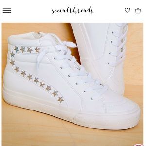 Social Threads Gloria Lucky Stars Studded Platform Hightops Size 7.5